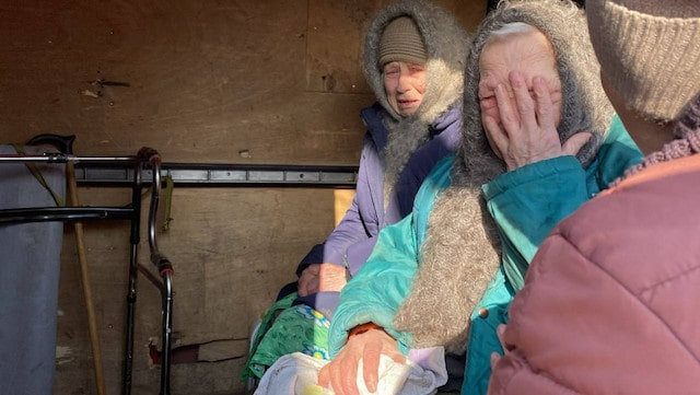 Волонтер из Кривого Рога помогает жителям Покровска эвакуироваться