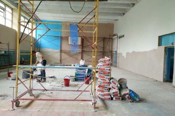 Строительная организация в Бахмуте не отремонтировала учебные заведения в срок