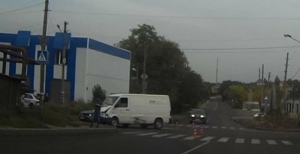 На пустых дорогах в Донецке в течение часа произошло три ДТП