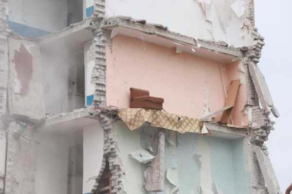 В разрушенном г. Часов Яр осталось 790 жителей