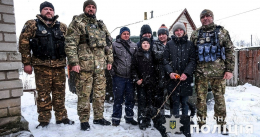 Полицейские подразделения «Белые ангелы» вывезли из Великой Новоселки многодетную семью