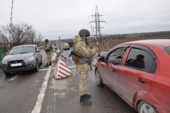 На КПВВ пограничники изымают у граждан «республиканские» свидетельства о регистрации авто
