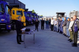 12 самосвалов получили громады трех районов области