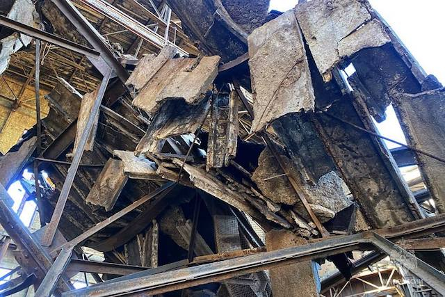 На территории завода «Азовмаш» в Мариуполе обрушилось здание - есть погибшие