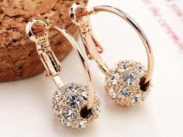 Золотые серьги: виды и особенности, какие сейчас в моде