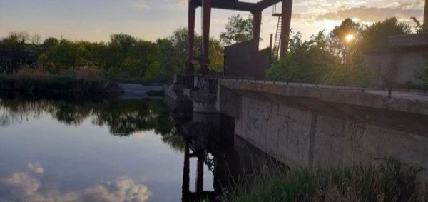 Полиция выясняет обстоятельства гибели юноши, тело которого водолазы достали из реки