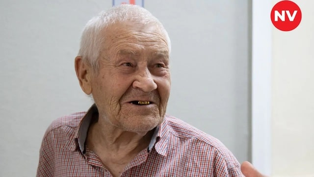 84-летнему жителю Очеретино, выбравшемуся из поселка, выдали новый паспорт