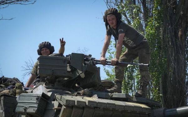 ВСУ на Донбассе отбили атаки захватчиков у поселков Пески и Новосельское