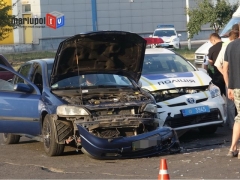 В Мариуполе произошла авария с участием полицейского «Prius’а» (фото, видео)