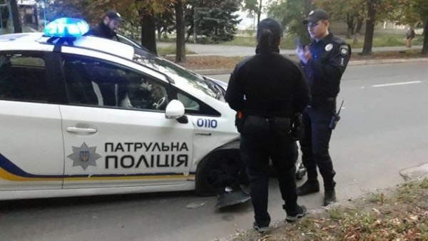 В Мариуполе произошло ДТП с участием служебного автомобиля службы ППС