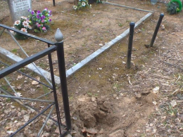 Житель Краматорска воровал оградки и надгробия на местном кладбище