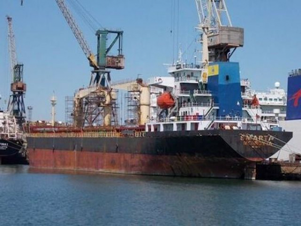 Россияне захватили в порту Мариуполя два иностранных судна