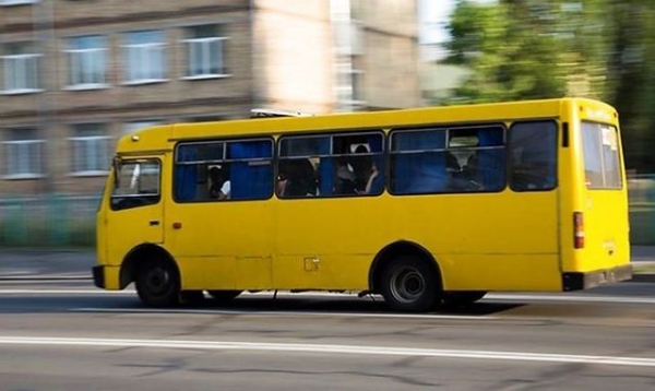 Женщина и ребенок получили травму в маршрутном такси