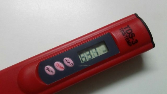 Из-под крана дончан течет опасная для здоровья вода (фотофакт)