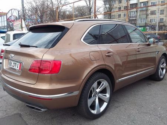 В Донецке запечатлили Bentley за 380 тыс. долларов (фотофакт)