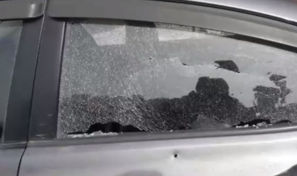 В Енакиево боевики обстреляли гражданский автомобиль