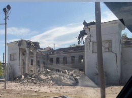 Вражеская авиабомба уничтожила заводскую проходную в Дружковке