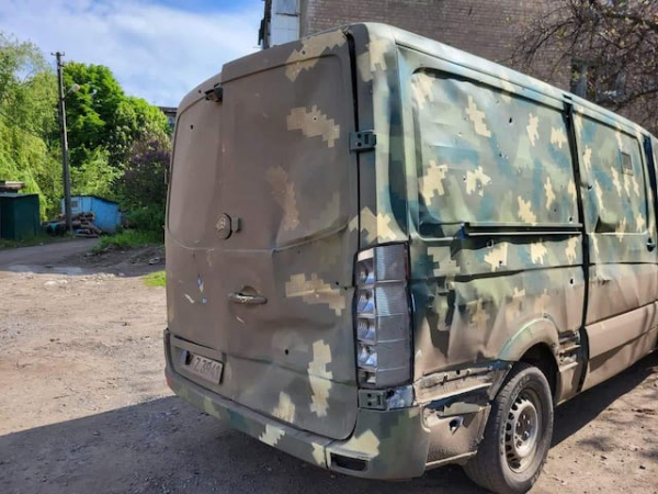 Эвакуационный автомобиль подразделения полиции «Белый ангел» попал под обстрел