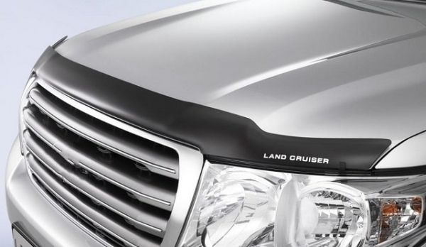 Какие функции выполняет мухобойка для капота авто