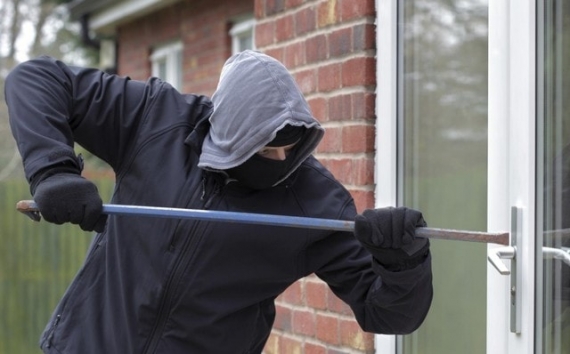 Горловчанин, находясь в гостях, ограбил соседей приятеля