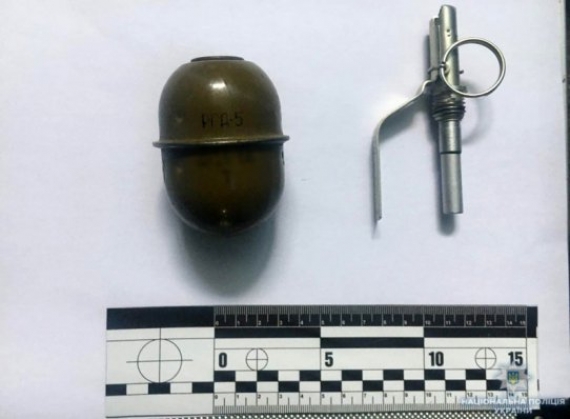 Пассажир автобуса перевозил в личных вещах гранату