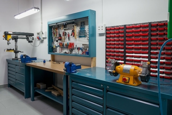 Слесарный инструмент менее востребован, чем профессия слесаря