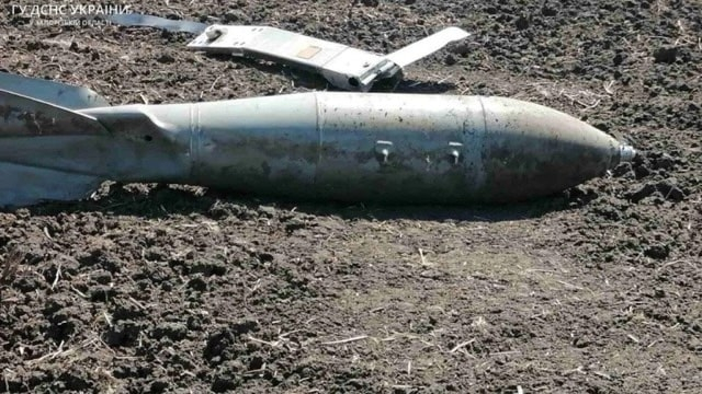 Российская авиабомба упала во двор жилого дома в Макеевке