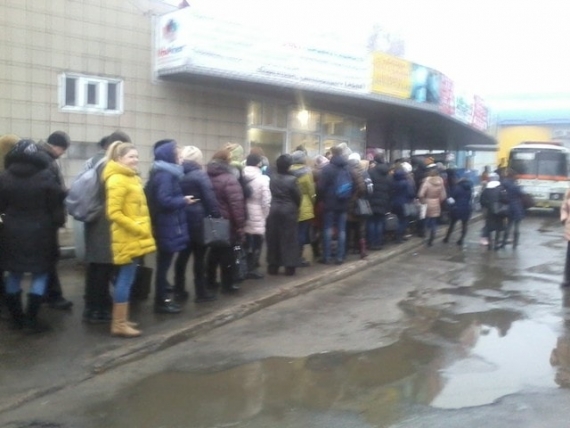 В неподконтрольной Макеевке ситуация на автостанциях остается напряженной