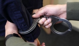 В Мариуполе трое мужчин напали на полицейского