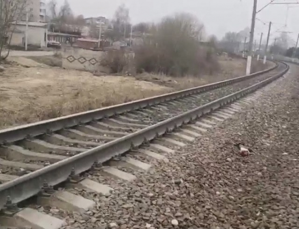 Упал на рельсы и потерял сознание – неравнодушные люди спасли мужчину