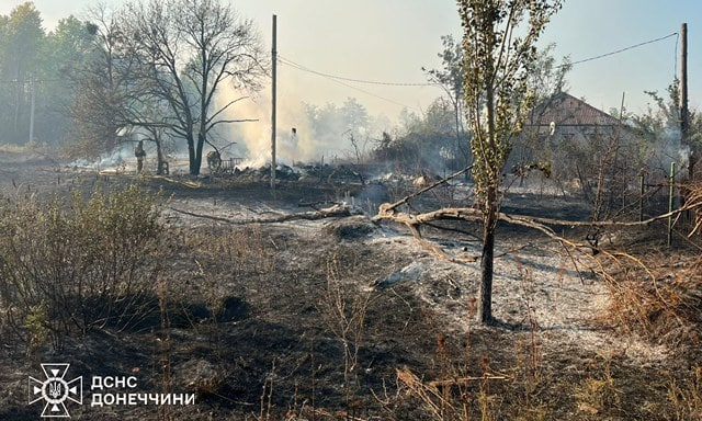 Спасатели в Яровой ликвидировали пожар на территории домостроения