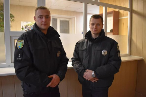 В Славянске патрульные полицейские спасли девушку, которая пыталась покончить с собой