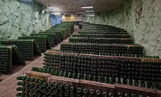 Оккупанты объявили о планах восстановления завода шампанских вин и соляных шахт