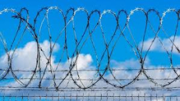 Рецидивисту, обманувшему военнослужащему, грозит тюремный срок