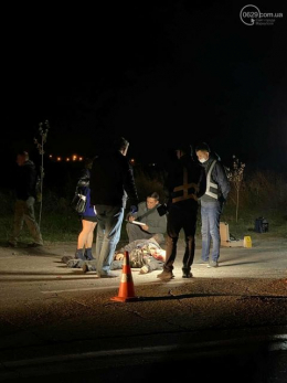 В Сартане под колесами двух автомобилей погиб пешеход