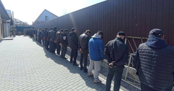 В Мариуполе российские оккупанты задержали группу таджиков