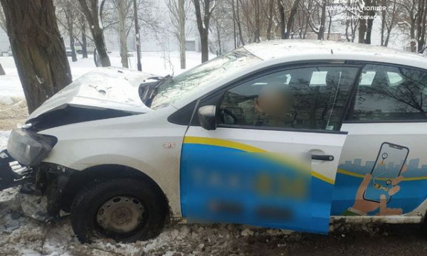 В ДТП в Мариуполе травмировалась пассажирка такси