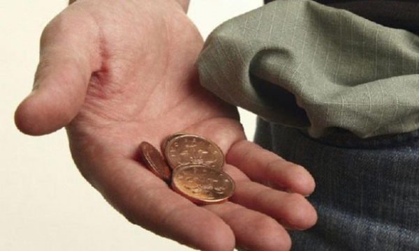 В Мариуполе оккупанты оставили без социальных выплат и зарплат 60% жителей