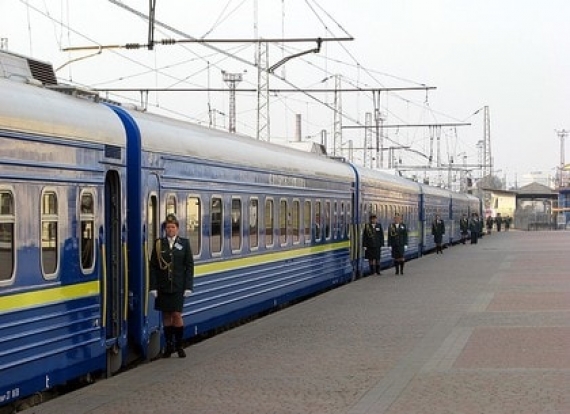 Жители Мариуполя могут добраться до Харькова полноценным поездом