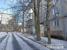 В Селидово девушка выбросилась из окна квартиры, расположенной на 5-ом этаже