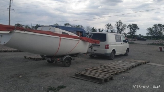 Через линию соприкосновения намеревались перевезти дорогостоящую яхту (фото)