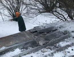 Оккупанты обстреляли поселок Травневое – пострадал дом пожилой женщины