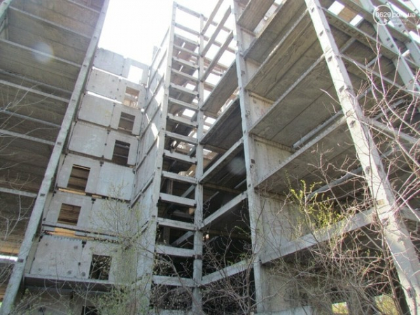 Недостроенное здание в Мариуполе выкупила малоизвестная львовская фирма