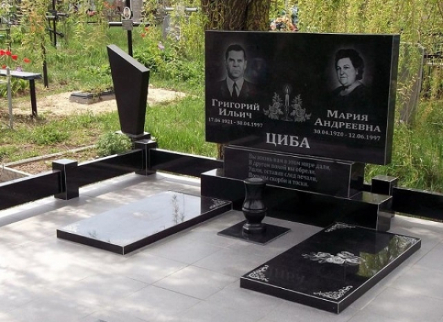 Гранитные вертикальные памятники на двоих: обзор, идеи, как выбрать