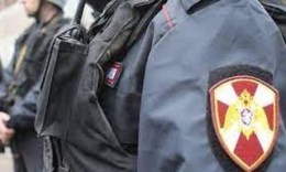 В Мариуполе росгвардейцы обыскивают школьников металлоискателями