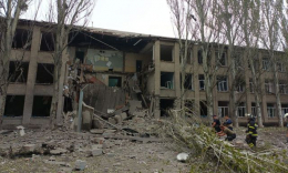 Российские военные обстреляли школу, в подвале которой прятались люди