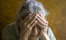 Мошенник выманил у 77-летней жительницы Бахмута все сбережения