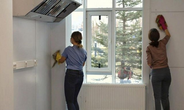 Волонтеры помогают медикам ухаживать за больными коронавирусом