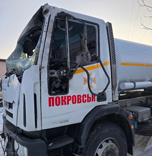 Террористы намеренно ударили дроном по спасателям, везущим людям воду