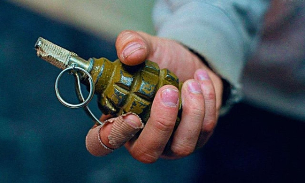 В Донецке мужчина подорвал гранатой трех человек